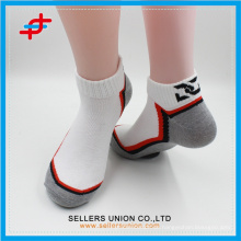 2015 Sommer-Knöchel-Baumwolle bunte sportliche Kausale Socke für den Großhandel